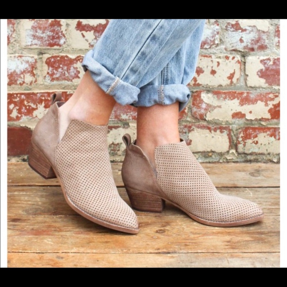 Dolce Vita booties
